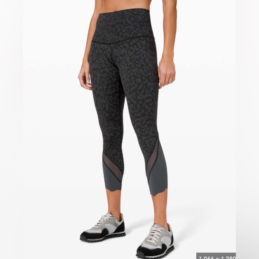 Lululemon Wunder Under Crop High-Rise *Roll Down Scallop Full-On Luxtreme 23”